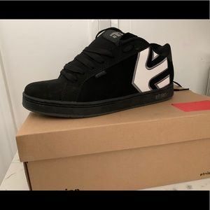 Men’s etnies shoes. NWOT.